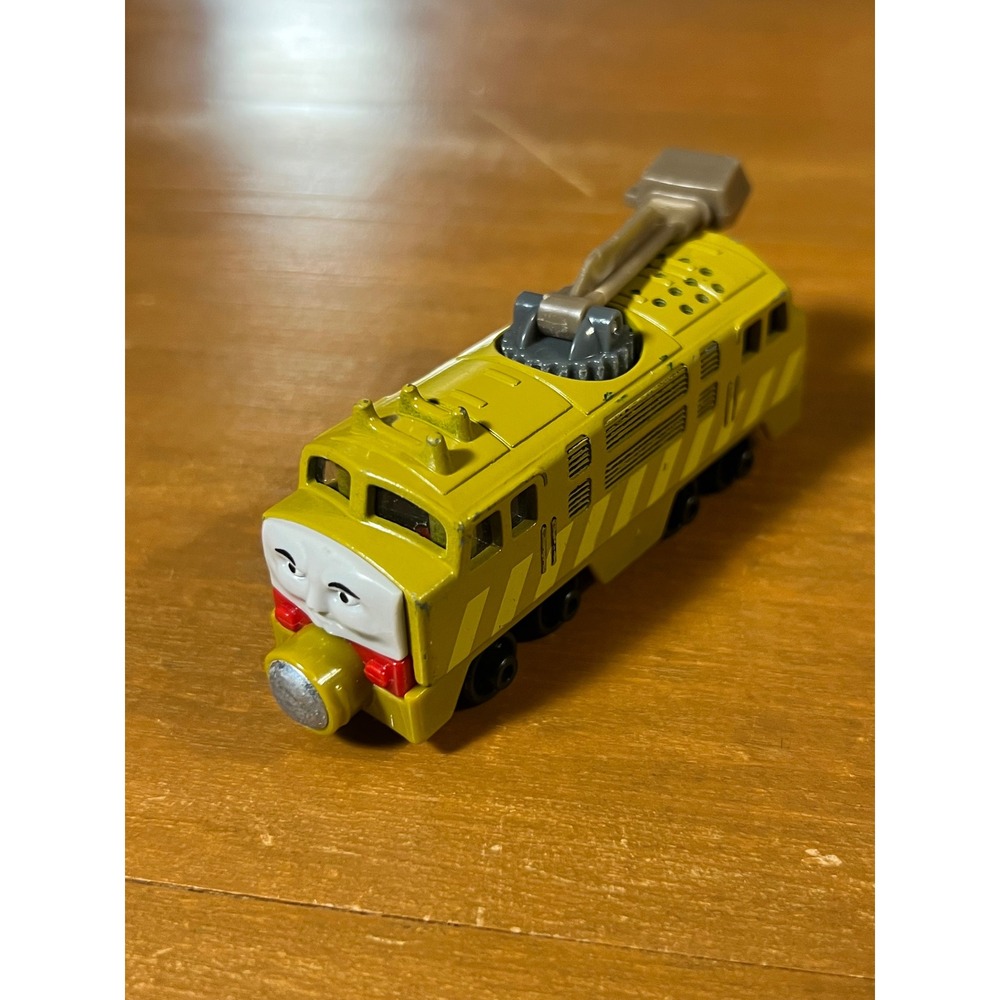 Thomas & Friends Take-n-Play Diesel 10 Die-Cast Metal Magnetic Engine Train Toy